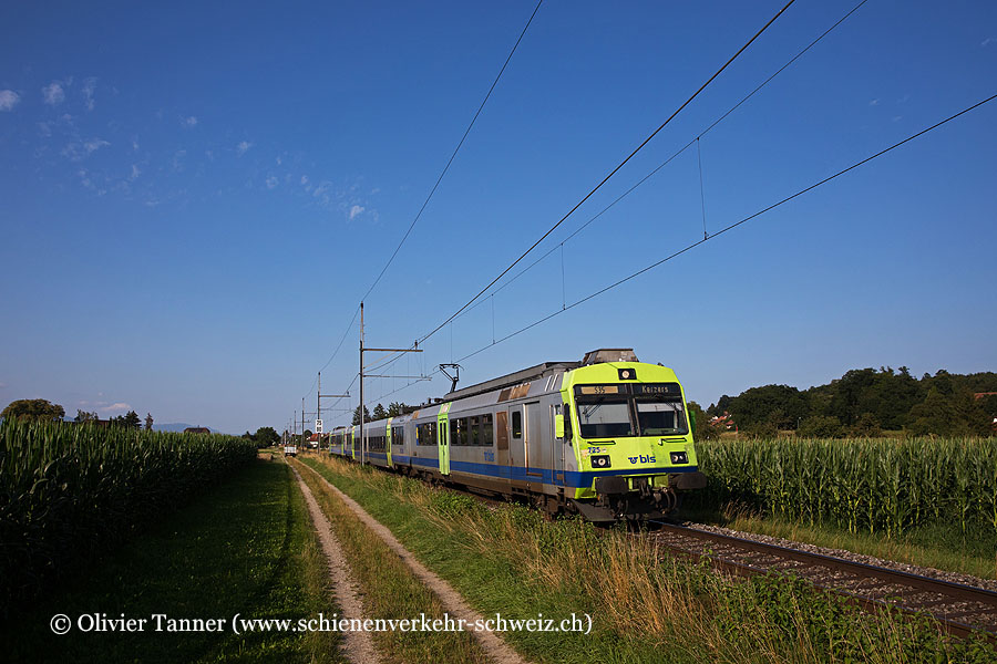 Nahverkehrspendelzug mit RBDe 565 725 als S35 Lyss – Kerzers