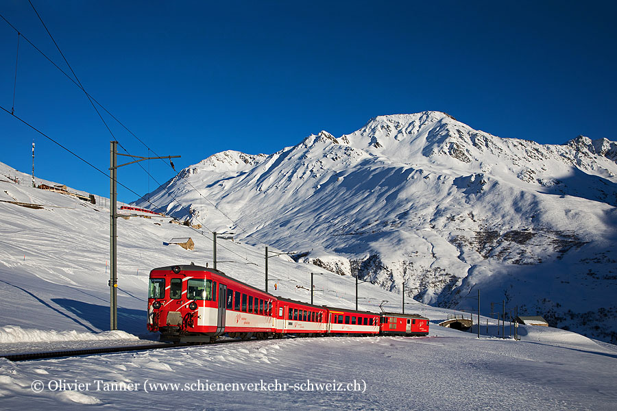 Sportzug mit Deh 4/4 23 aufgrund eines Fahrzeugtausches unterwegs nach Andermatt