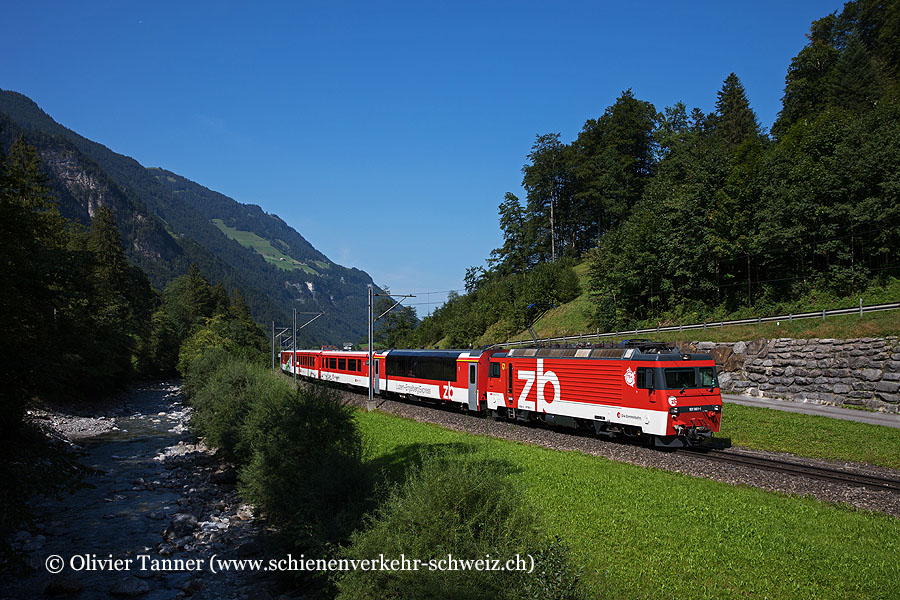 HGe 101 961 mit IR Luzern – Engelberg